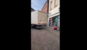 À Caudry, un camion s’encastre accidentellement dans la vitrine d’un opticien