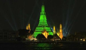 Le temple d'Arun à Bangkok se pare de vert pour la Saint-Patrick