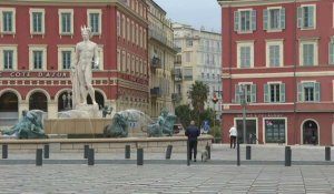 Covid-19 : premier week-end de confinement à Nice, de rares passants place Masséna