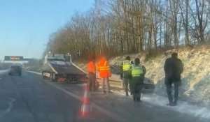 Neige en Bretagne: circulation perturbée sur l'A84 près de Caen