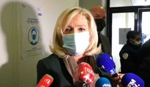 Photos d'exactions de l'EI sur Twitter: Marine Le Pen dénonce "un procès politique"