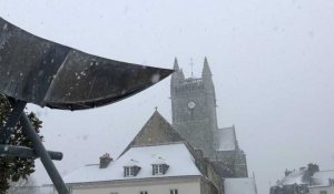 VIDÉO. Tapis blanc dans les rues de Quimperlé