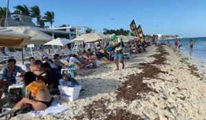 Mexique: près de Cancun, des plages bondées malgré la pandémie
