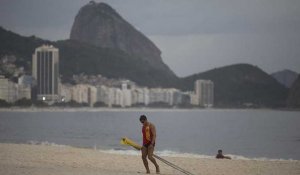 Face à la flambée du Covid-19 au Brésil, les activités sont drastiquement réduites à Copacabana