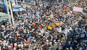 Birmanie: des centaines de milliers de manifestants, malgré les menaces de la junte