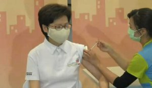 La dirigeante de Hong Kong Carrie Lam reçoit le vaccin chinois contre le Covid-19