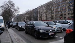 Une centaine de chauffeurs Uber devant le cabinet de Rudi Vervoort à Bruxelles