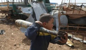 A Idleb, une famille syrienne vit du recyclage de munitions