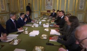 Macron reçoit Zelensky, favori de la présidentielle ukrainienne