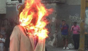 Pour Pâques, les Vénézuéliens brûlent Maduro, Guaido et Trump