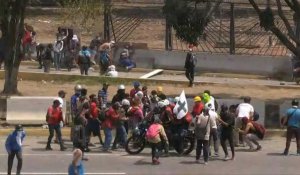 Affrontements entre manifestants et police à Caracas