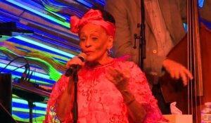 A 88 ans, la Cubaine Omara Portuondo repart chanter