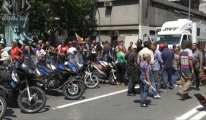 Des partisans de Nicolas Maduro arrivent en masse à Caracas