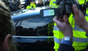 Affaire Assange : une voiture arrive au tribunal de Westminster