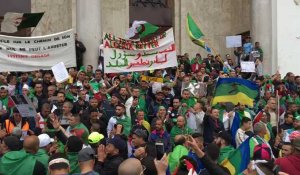 Des milliers d'Algériens de nouveau dans la rue