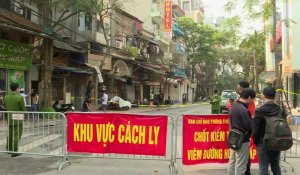 Une rue de Hanoï sous quarantaine après la découverte d'un nouveau cas de coronavirus