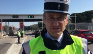 Nîmes : Laurent Haas dirige une opération de contrôle des gendarmes au péage de Nîmes ouest sur  documents de circulation Coronavirus