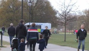 Coronavirus: les Londoniens profitent toujours des parcs de la ville