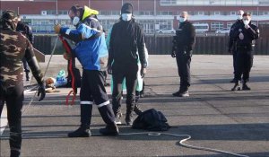 Calais : neuf migrants récupérés au large