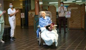 Coronavirus: en Belgique, une centenaire guérie quitte l'hôpital sous les applaudissements