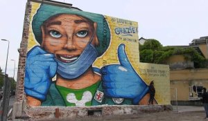 Coronavirus : à Milan, un artiste de rue rend hommage aux professionnels de la santé avec une peinture murale