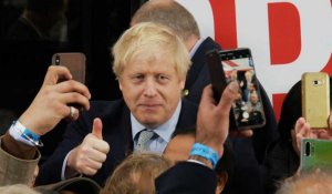 Coronavirus: Boris Johnson sort des soins intensifs