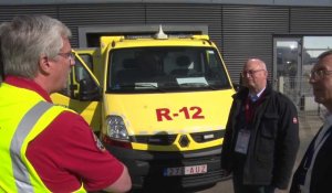 Coronavirus: le ministre Jean-Luc Crucke rend visite au personnel de l'aéroport de Charleroi, où quelques activités se poursuivent