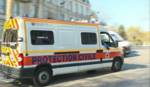 Coronavirus: images d'ambulances près de la gare d'Austerlitz pour un transfert de patients