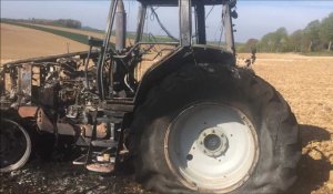Un tracteur prend feu dans un champ à Pihem