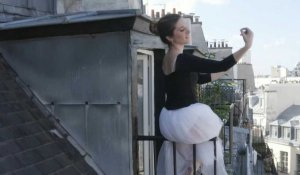 De l'apesanteur à son balcon parisien, Jeanne Morel danse confinée