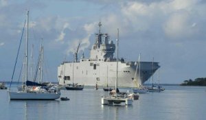 Covid-19: le porte-hélicoptères Dixmude en Guadeloupe pour un soutien logistique