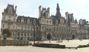 Coronavirus : à Paris, la place de l'Hôtel de Ville quasi déserte, au 22e jour de confinement