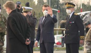 Coronavirus: à Mulhouse, Macron équipé d'un masque avant de visiter l'hôpital de campagne