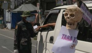Coronavirus: cercueils et crânes pour inciter les Philippins à rester chez eux
