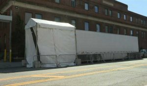Coronavirus: un hôpital de Brooklyn se dote d'un camion réfrigéré face au nombre élevé de morts