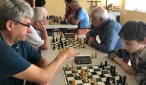 Tournoi d'échecs pour tous par le club local