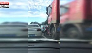 Chine : Une femme en scooter passe sous un camion (Vidéo)