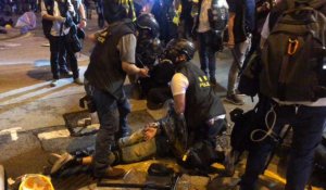 La police de Hong Kong arrête des manifestants après des heurts