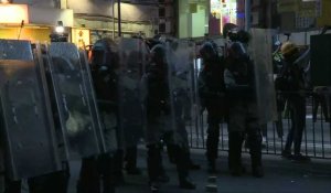 Premiers heurts entre la police et les manifestants près des bureaux de Pékin à Hong Kong