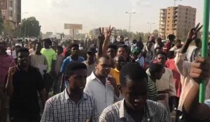 Les Soudanais défilent en mémoire des "martyrs" du sit-in dispersé