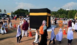 Malaisie: les enfants reproduisent le pèlerinage à la Mecque