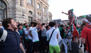 Les supporters Algériens fêtent la qualification de leur équipe 