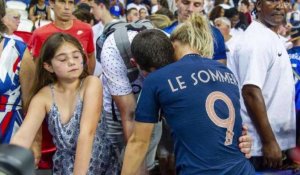 PHOTOS. Eugénie Le Sommer réconfortée par son fiancé Florian a...