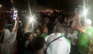 Les Algériens célèbrent leur victoire à Charleville