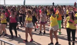 Près de 300 personnes pour la Zumba géante sur la place du Centenaire de Dunkerque le 20 juillet 2019