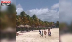 Lionel Messi en vacances : Il joue au football avec un jeune garçon (vidéo)