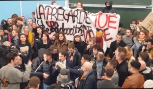 Des etudiants perturbent la venue deF Hollande