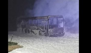 Un bus scolaire prend feu devant la gare de Profondsart 