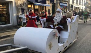 Chameaux, musique et danse bretonne, l'arrivée remarquée du Père Noël à Pontivy