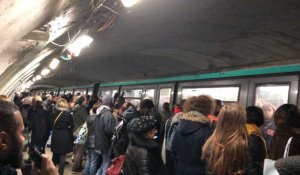 La ligne 4 du métro parisien a fonctionné jusqu'à 9 h 30 mardi matin 